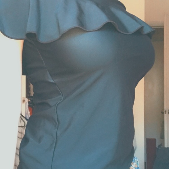 Black bathing suit top (ruffled, not used) - Picture 1 of 2